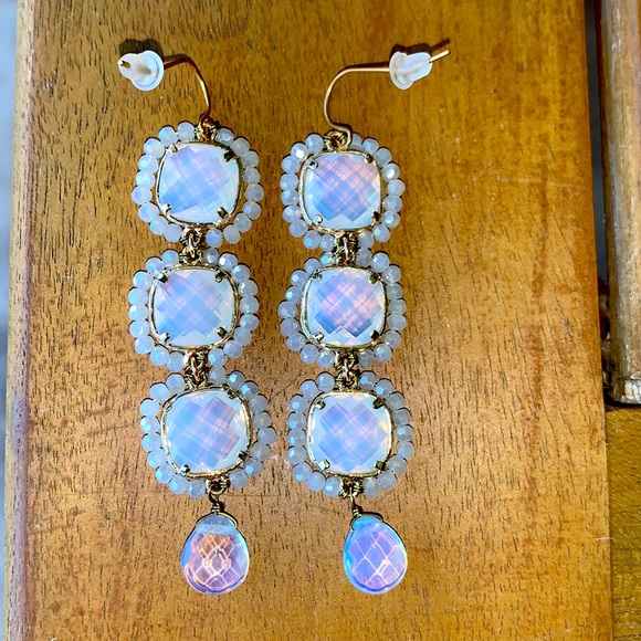 Beautiful earrings that I bought at a boutique. They’re white luminescent - Picture 3 of 4